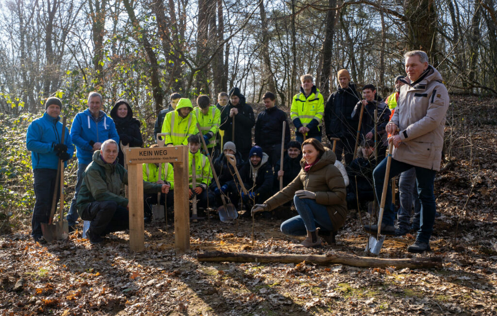 Los aprendices de SPALECK participan en una campaña de plantación de árboles en las colinas de Hohenhorst, en Bocholt