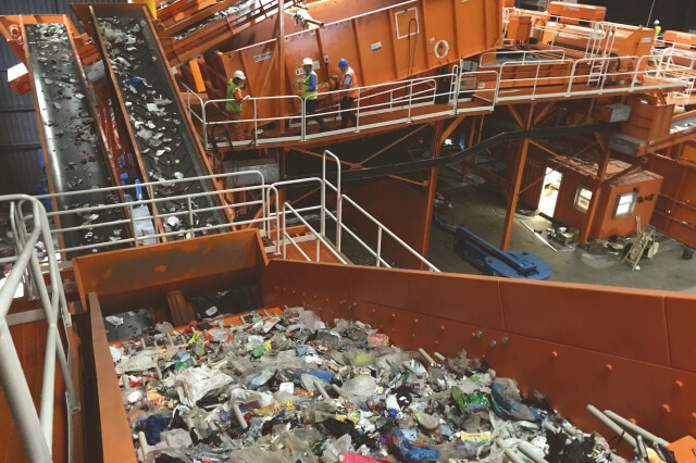 Planta de reciclaje con cinta transportadora y cribadora 3D-COMBI.