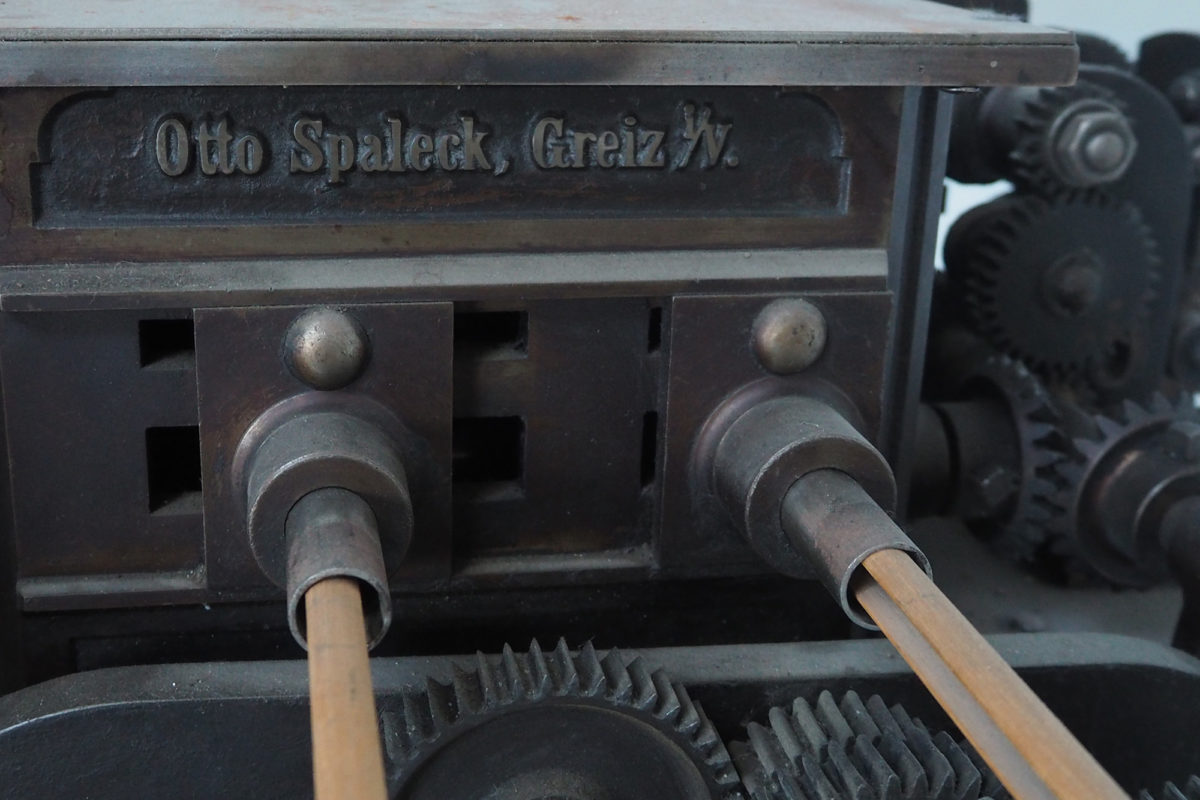 Historische Maschine mit der Aufschrift Otto Spaleck, Greiz W.