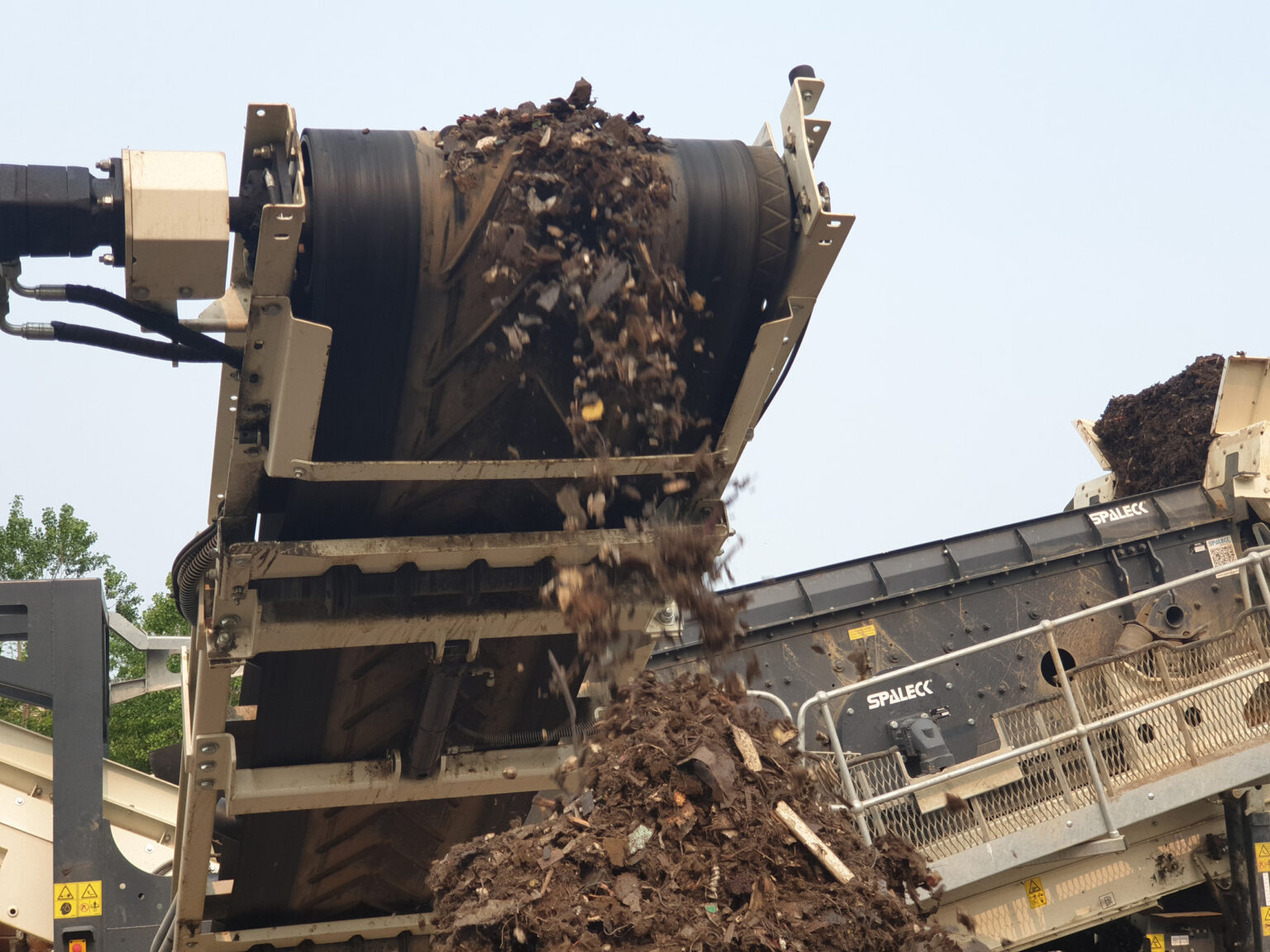 Cribado de metal con la cribadora móvil 550T de Spaleck