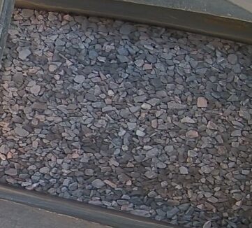 Ausgangsmaterial zur Siebung von Gestein, Hämatit mit Spaleck