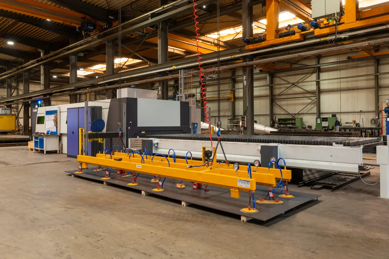 Máquina de corte por láser para grandes formatos en la empresa de fabricación por encargo SPALECK