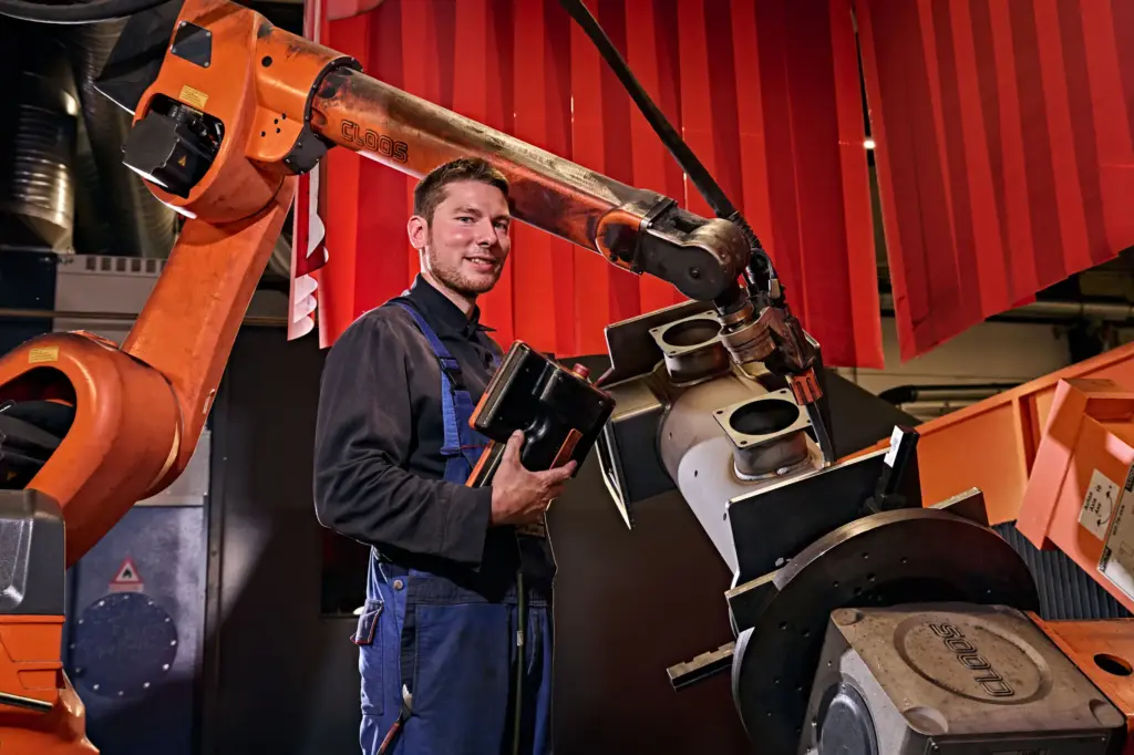 Técnico en montaje y soldadura en un robot de soldadura en la empresa de subcontratación SPALECK