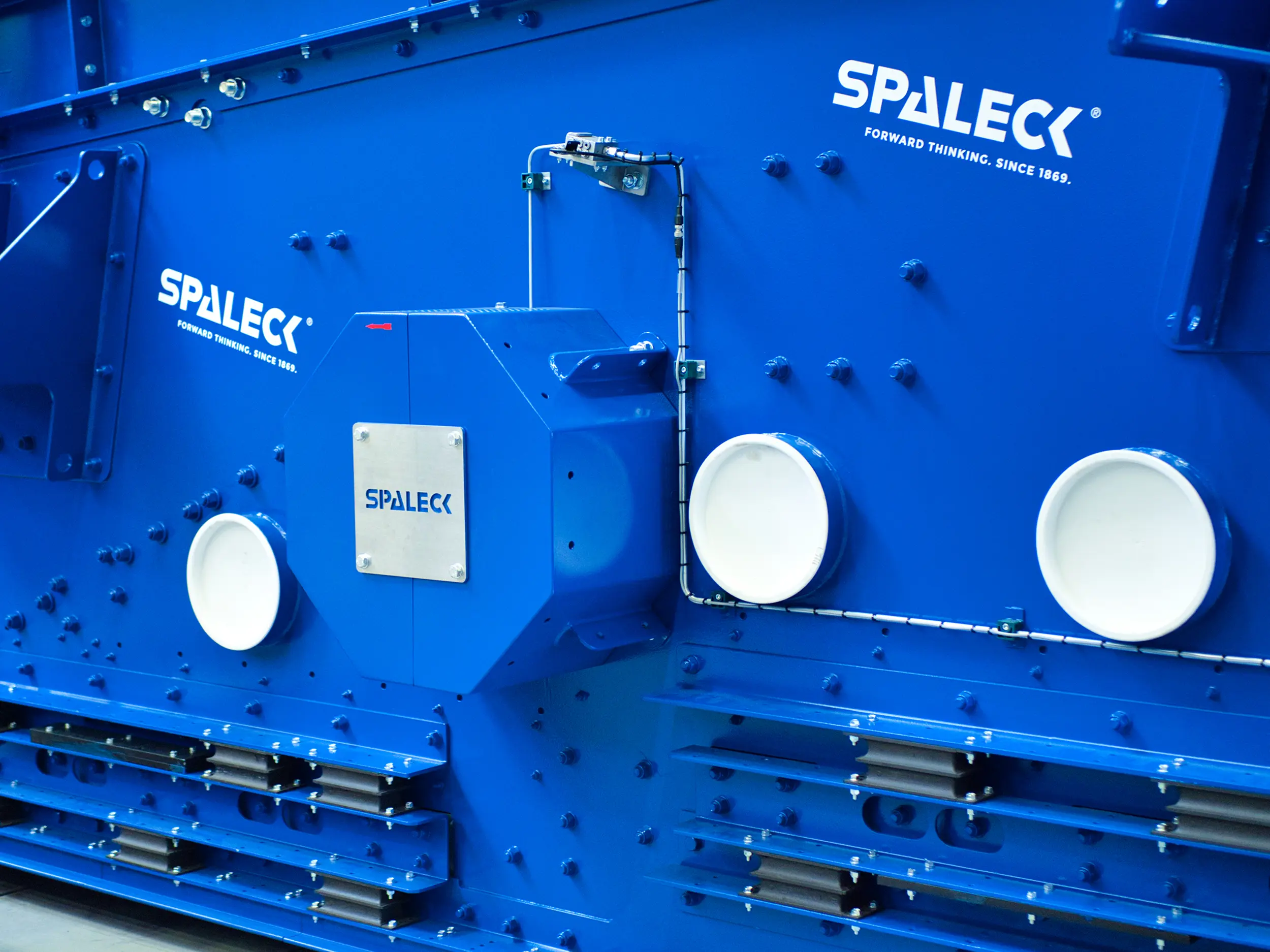 Unidad de lubricación centralizada LubricationCONTROL de SPALECK para la lubricación automática de rodamientos: un componente del principio ModularDESIGN+ de SPALECK